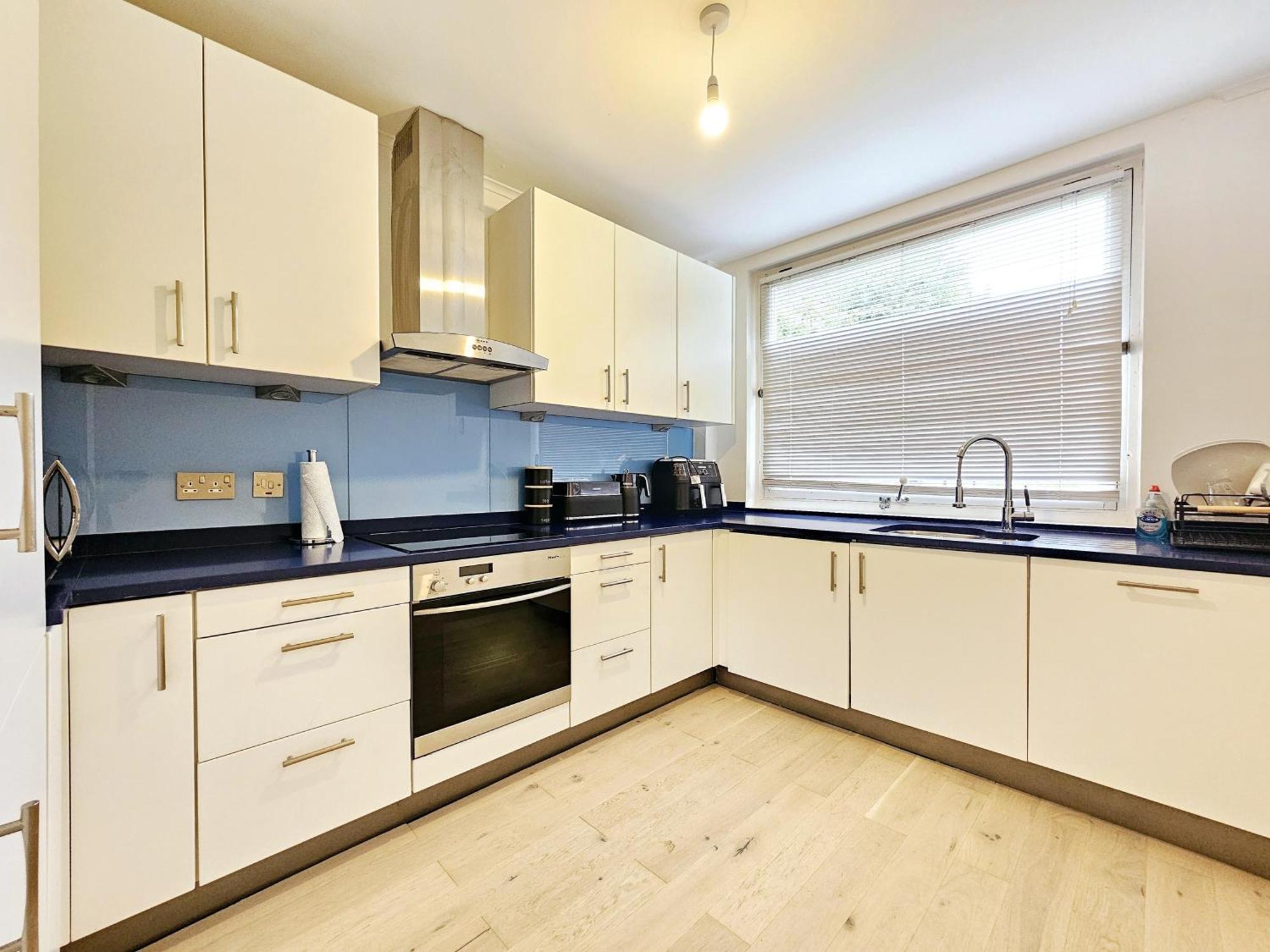Luxury 2 Bedroom Appartement *
